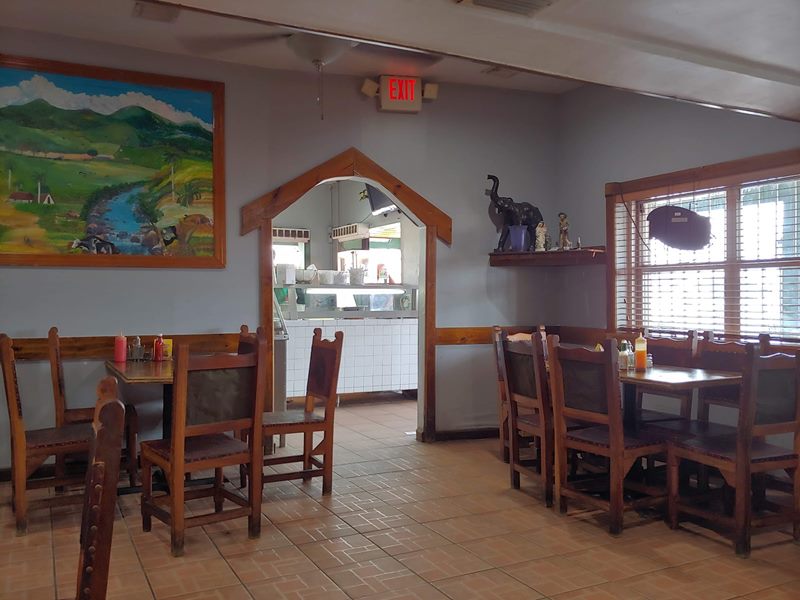 Mesa's BBQ interior